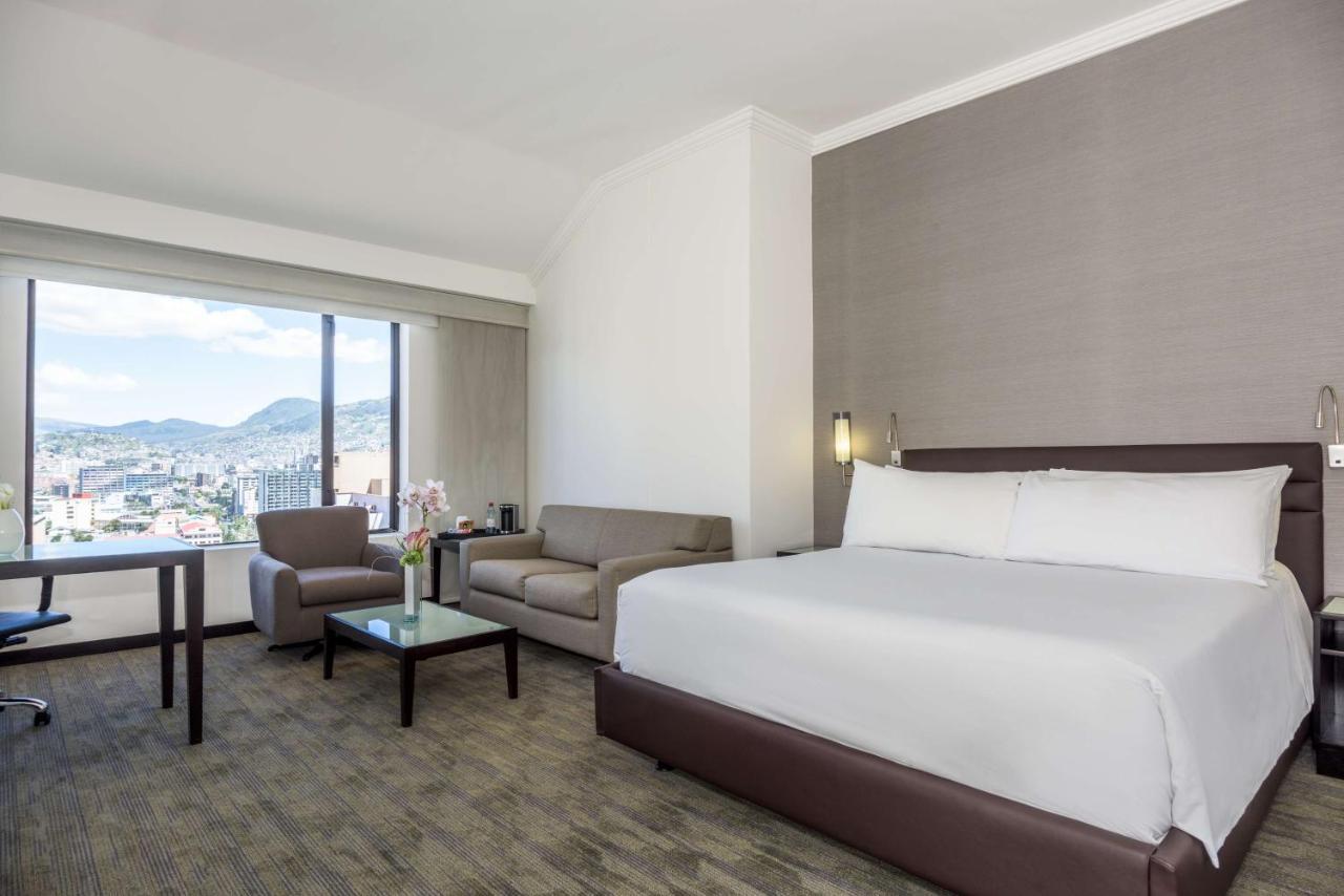 Nh Collection Quito Royal Hotel Bagian luar foto
