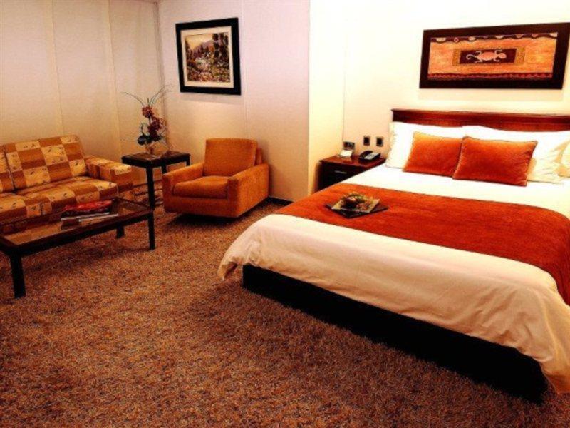 Nh Collection Quito Royal Hotel Bagian luar foto